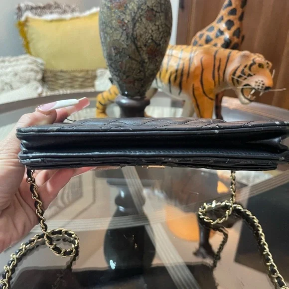 Charles & Keith Black Quilted Crossbody Bag with Chain Strap high-end luxury​​ - Picture 4 of 10